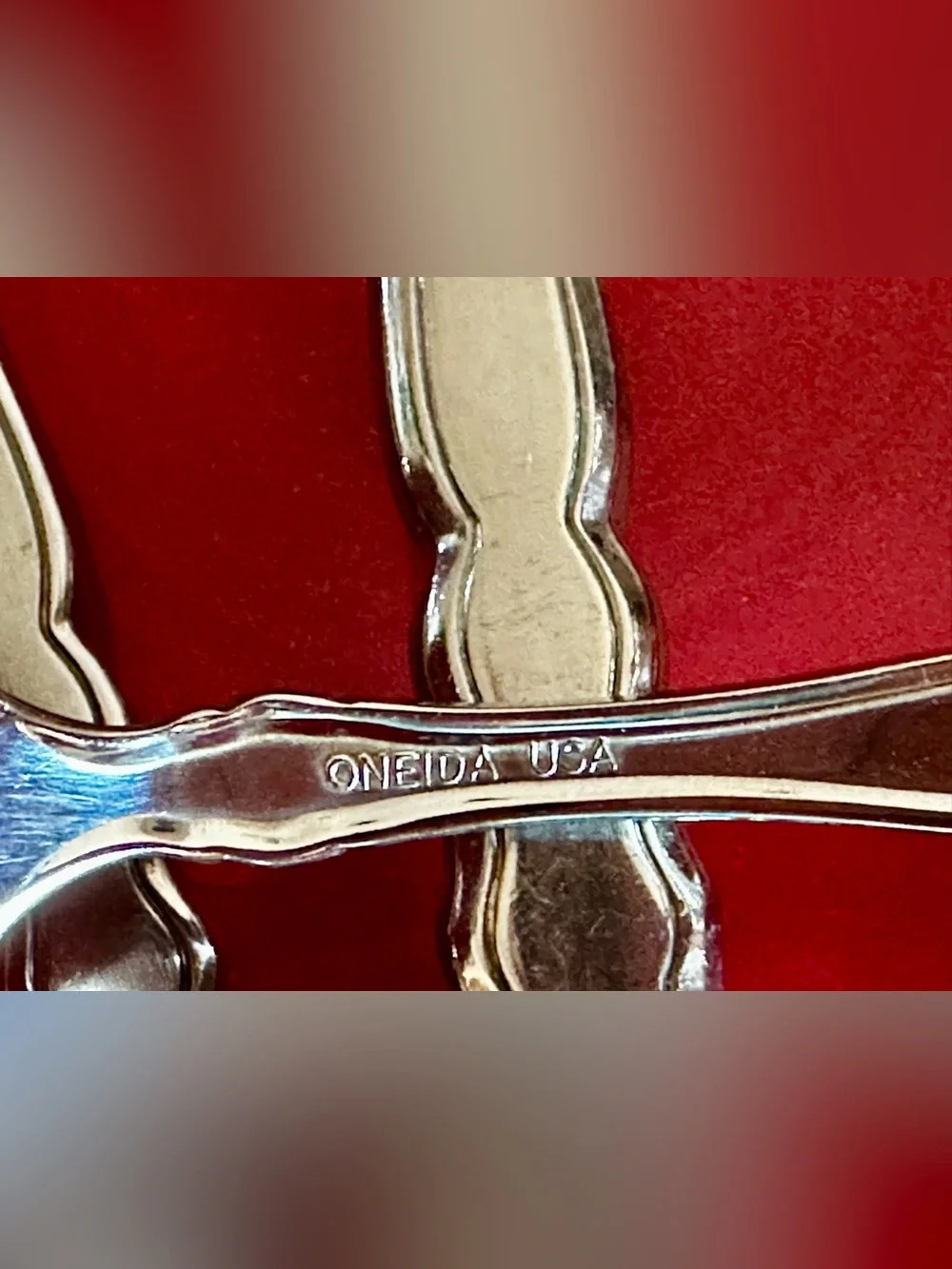 Oneida Satinique Stainless 5-Piece Place Setting. Satin frosted finish Pre-owned